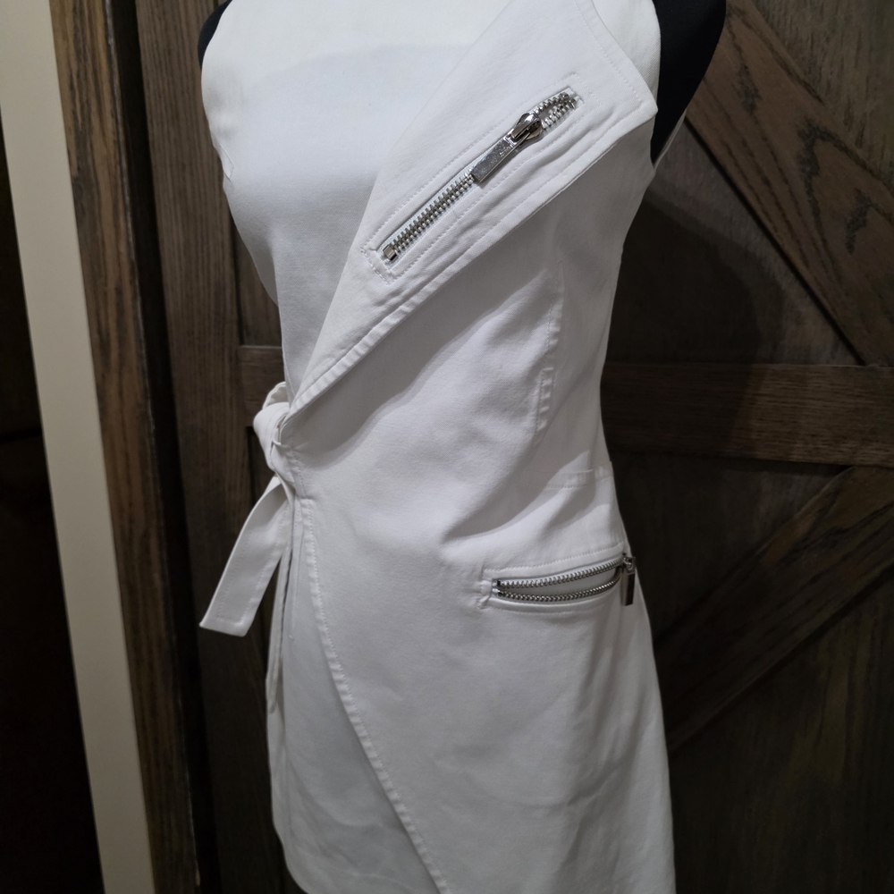LAST CHANCE Thomas Wylde Asymmetrical White Dress with Zipper Accents - Picture 3 of 6